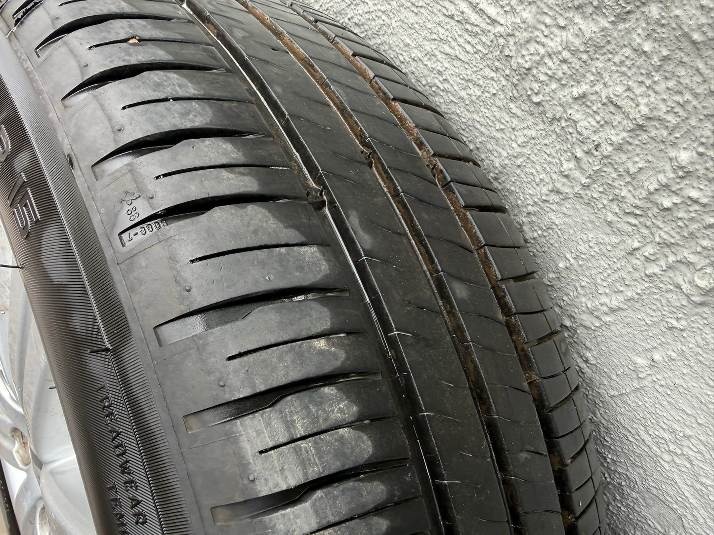 Volkswagen Golf 15” Alloy Wheels with Very Good Tyres
