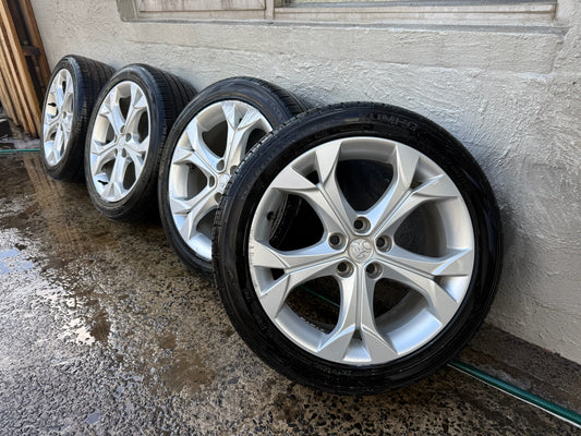 Holden Astra 17” Alloy Wheels with Excellent Tyres