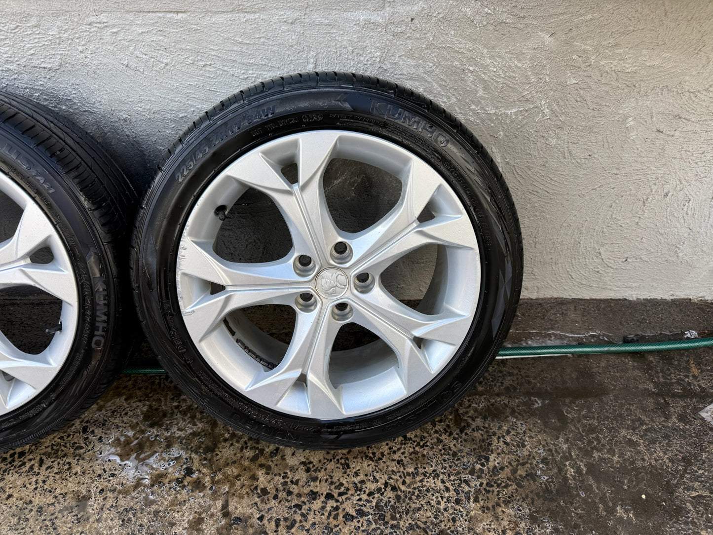 Holden Astra 17” Alloy Wheels with Excellent Tyres