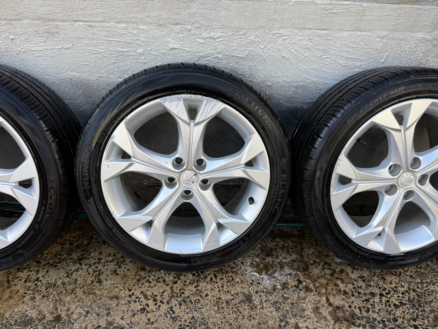 Holden Astra 17” Alloy Wheels with Excellent Tyres