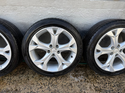 Holden Astra 17” Alloy Wheels with Excellent Tyres