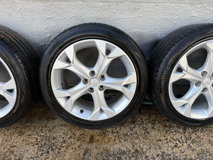 Holden Astra 17” Alloy Wheels with Excellent Tyres
