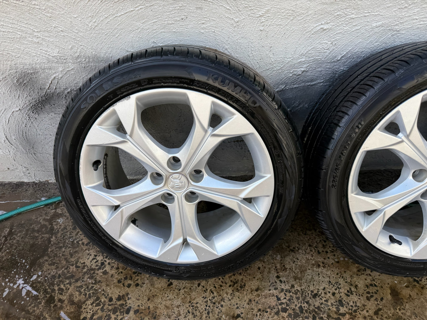 Holden Astra 17” Alloy Wheels with Excellent Tyres