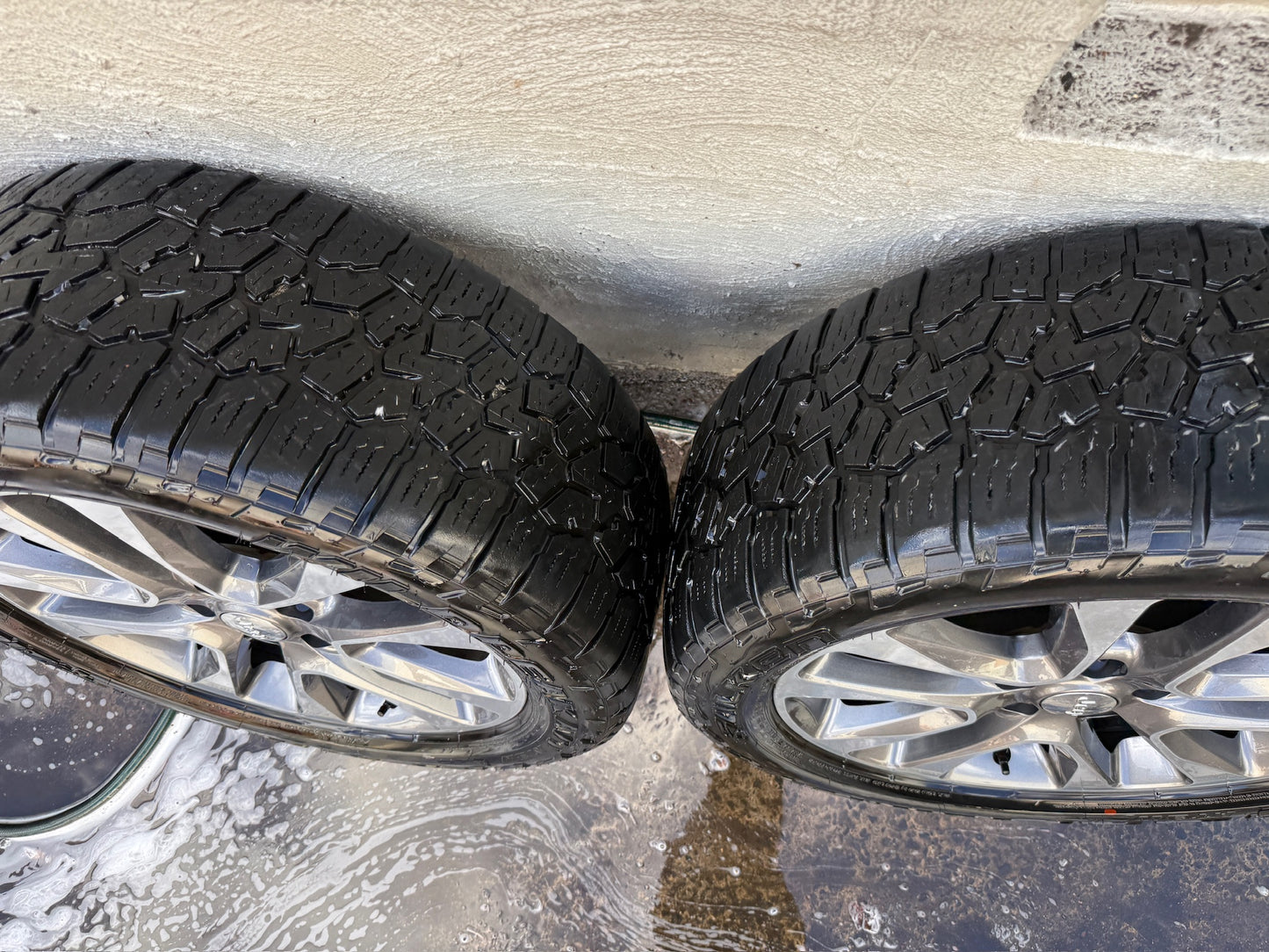 Jeep Grand Cherokee 20” Alloy Wheels with Good Tyres