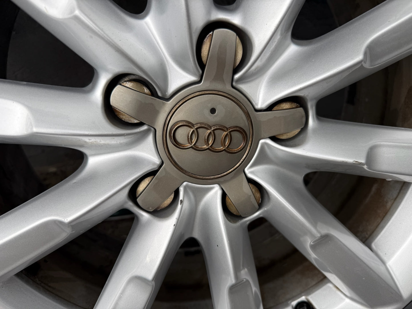 Audi Q3 17” Alloy Wheels with Very Good Tyres
