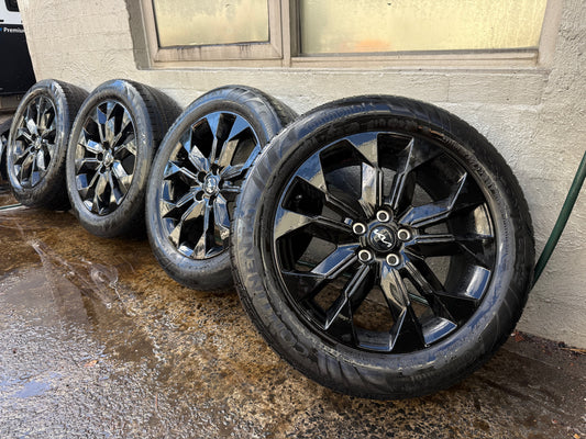 Kia Carnival 19” Alloy Wheels with Excellent Tyres