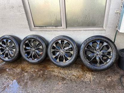 Kia Carnival 19” Alloy Wheels with Excellent Tyres