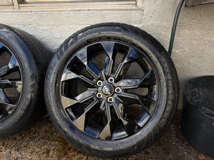 Kia Carnival 19” Alloy Wheels with Excellent Tyres