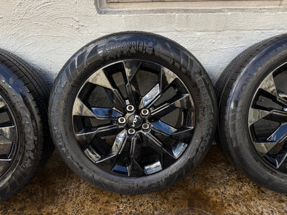 Kia Carnival 19” Alloy Wheels with Excellent Tyres
