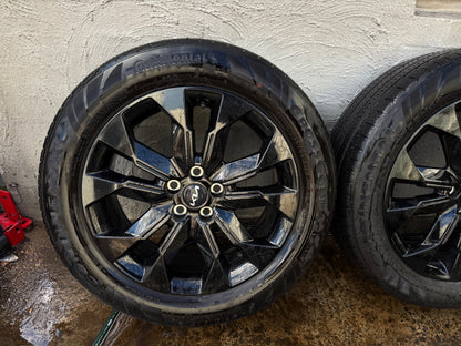 Kia Carnival 19” Alloy Wheels with Excellent Tyres
