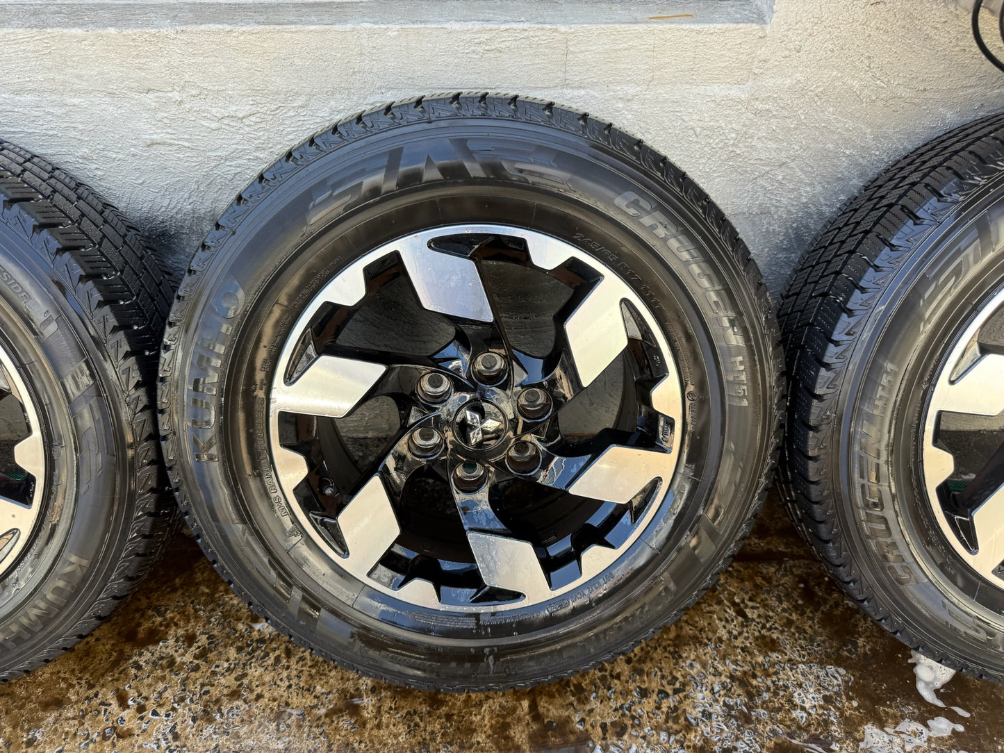 Mitsubishi Triton/Pajero 17” Alloy Wheels with Excellent Tyres