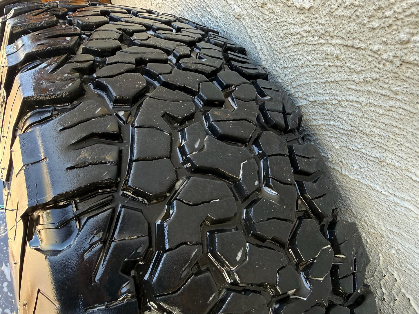 BF Goodrich 32” KO2 A/T Tyres On 6 Stud Steel Rims