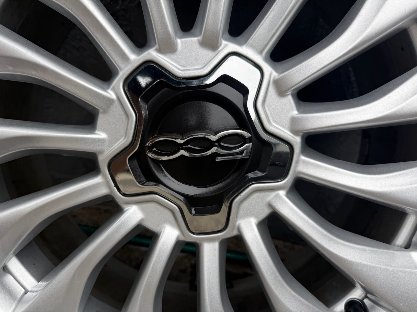 Fiat 500X 18” Alloy Wheels with Very Good Tyres