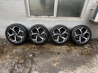 Volkswagen Passat 18” Alloy Wheels with Tyres