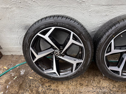 Volkswagen Passat 18” Alloy Wheels with Tyres