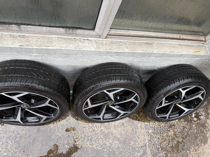 Volkswagen Passat 18” Alloy Wheels with Tyres