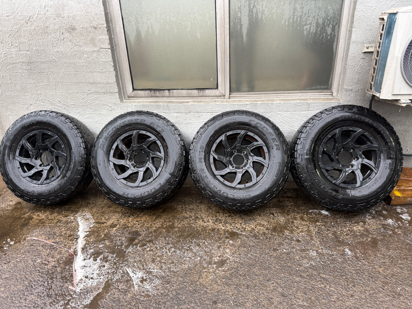 6 Stud Alloy Wheels with Cooper Discoverer AT3 Tyres