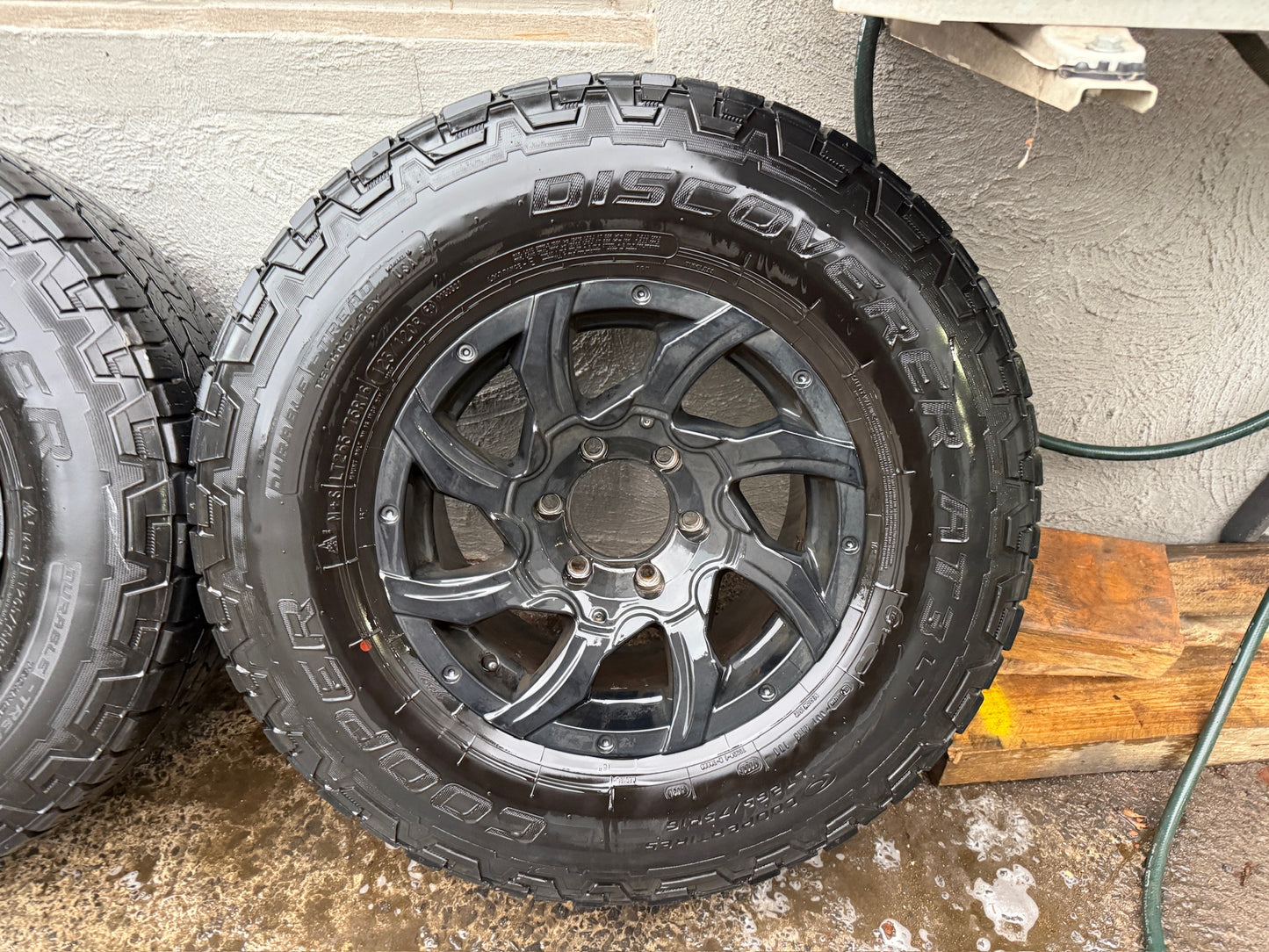 6 Stud Alloy Wheels with Cooper Discoverer AT3 Tyres