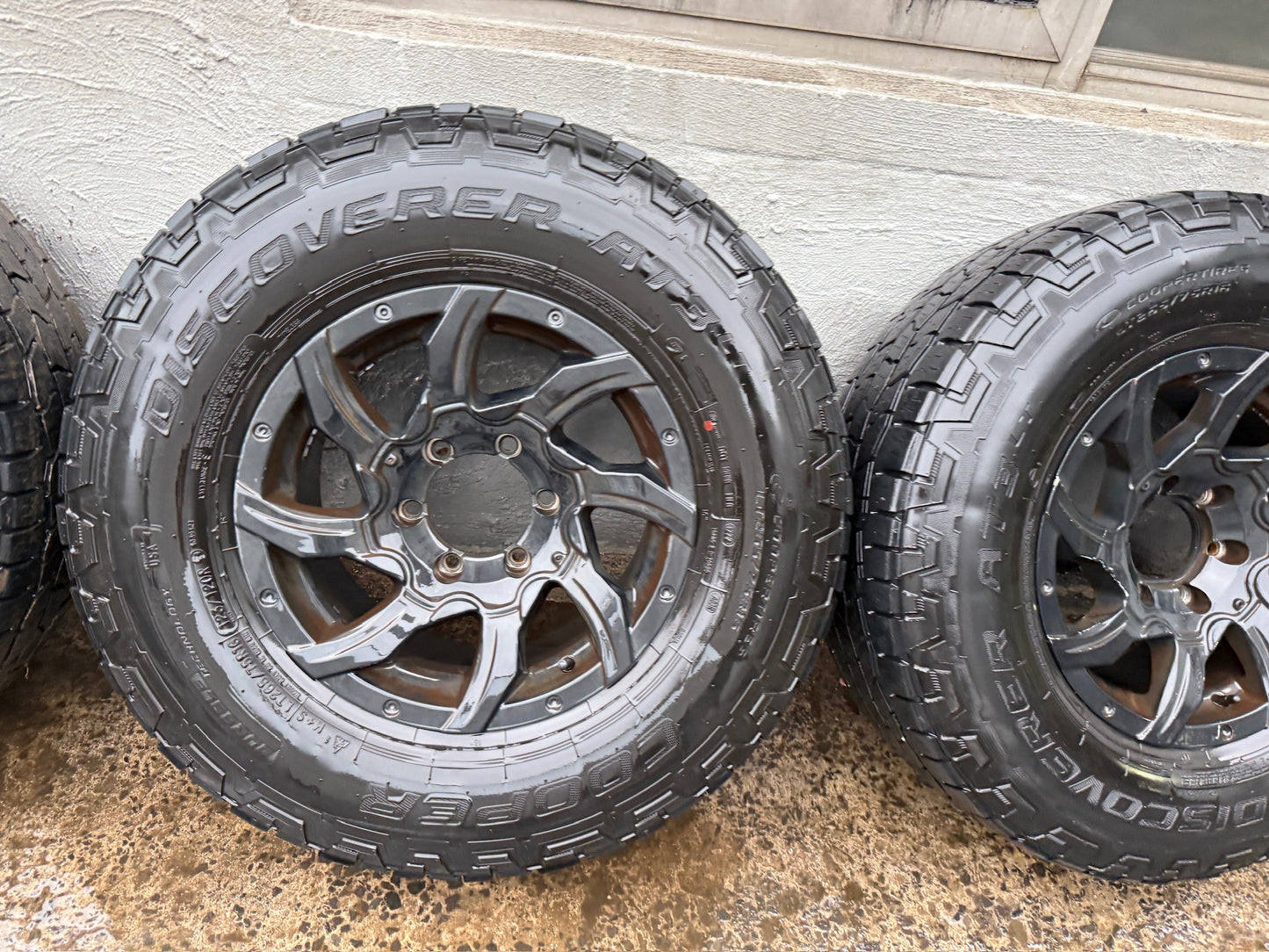 6 Stud Alloy Wheels with Cooper Discoverer AT3 Tyres