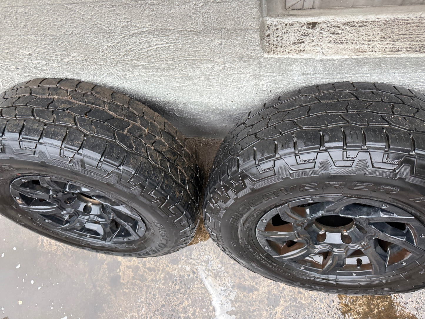 6 Stud Alloy Wheels with Cooper Discoverer AT3 Tyres
