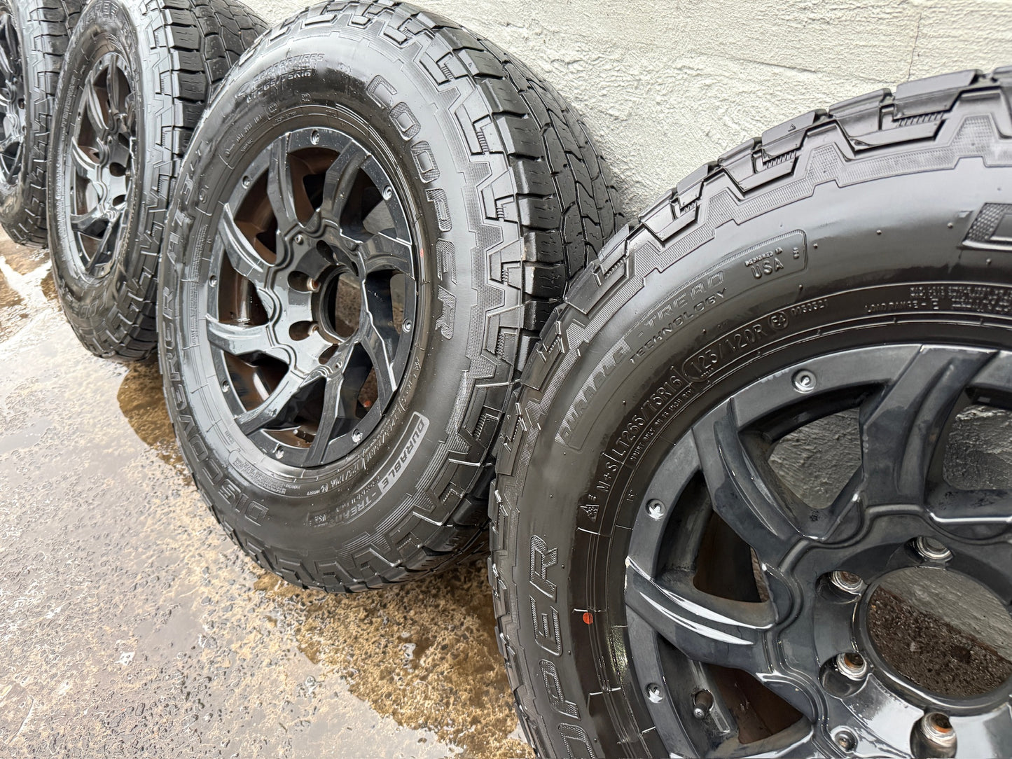 6 Stud Alloy Wheels with Cooper Discoverer AT3 Tyres