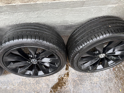 Volkswagen Passat 18” Alloy Wheels with Good Tyres