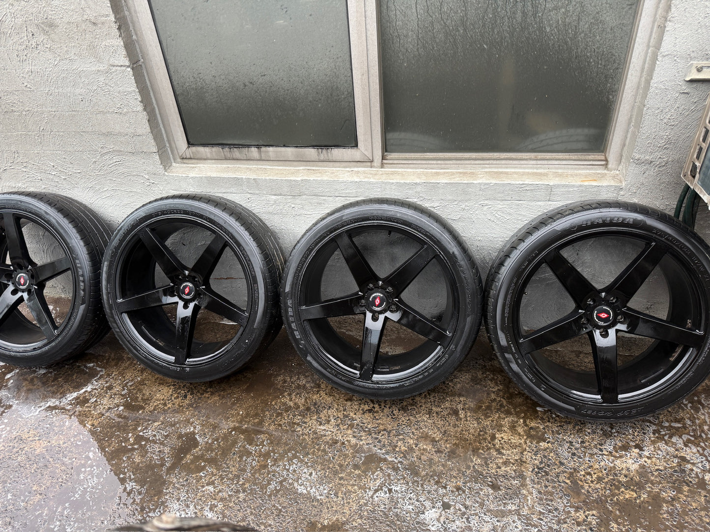 Inforged Black 5 Spoke 22” Alloy Wheels with Tyres