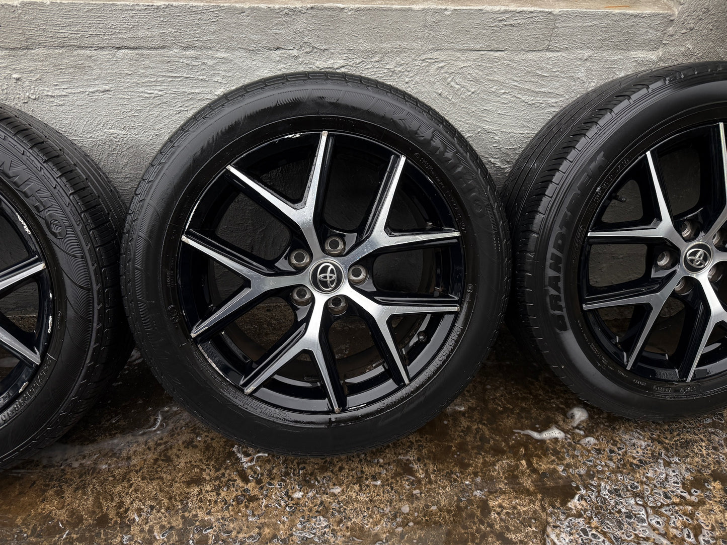 Toyota RAV4 18” Alloy Wheels with Good Tyres