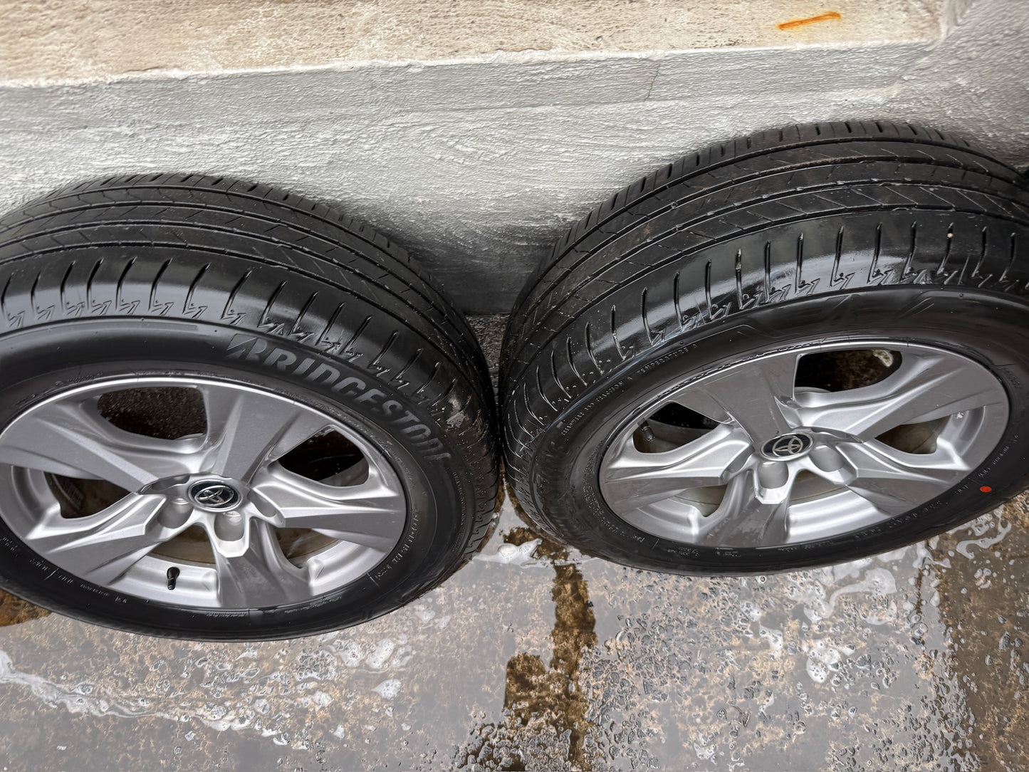 Toyota RAV4 17” Alloy Wheels with Good Bridgestone Tyres