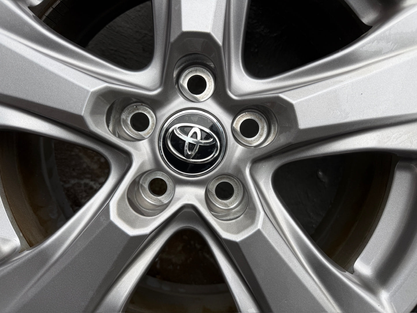 Toyota RAV4 17” Alloy Wheels with Good Bridgestone Tyres
