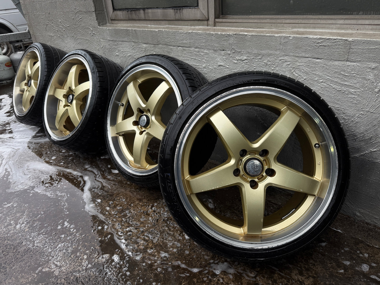 HRS Dished 20” Alloy Wheels with Tyres