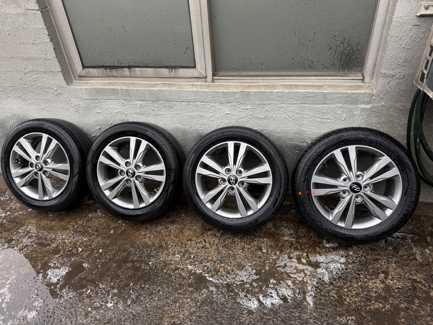 Hyundai Elantra 16” Alloy Wheels with Tyres