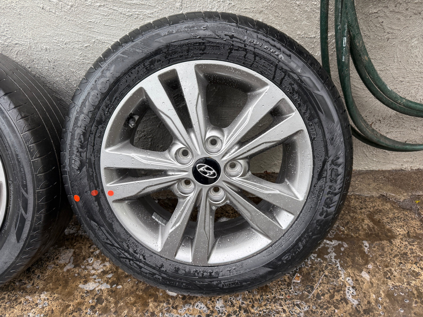 Hyundai Elantra 16” Alloy Wheels with Tyres