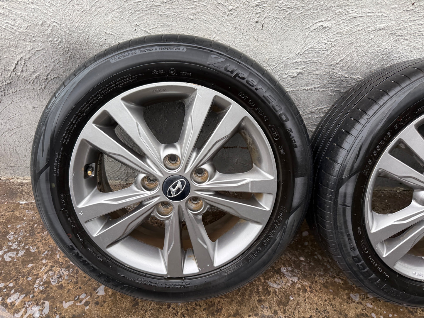 Hyundai Elantra 16” Alloy Wheels with Tyres
