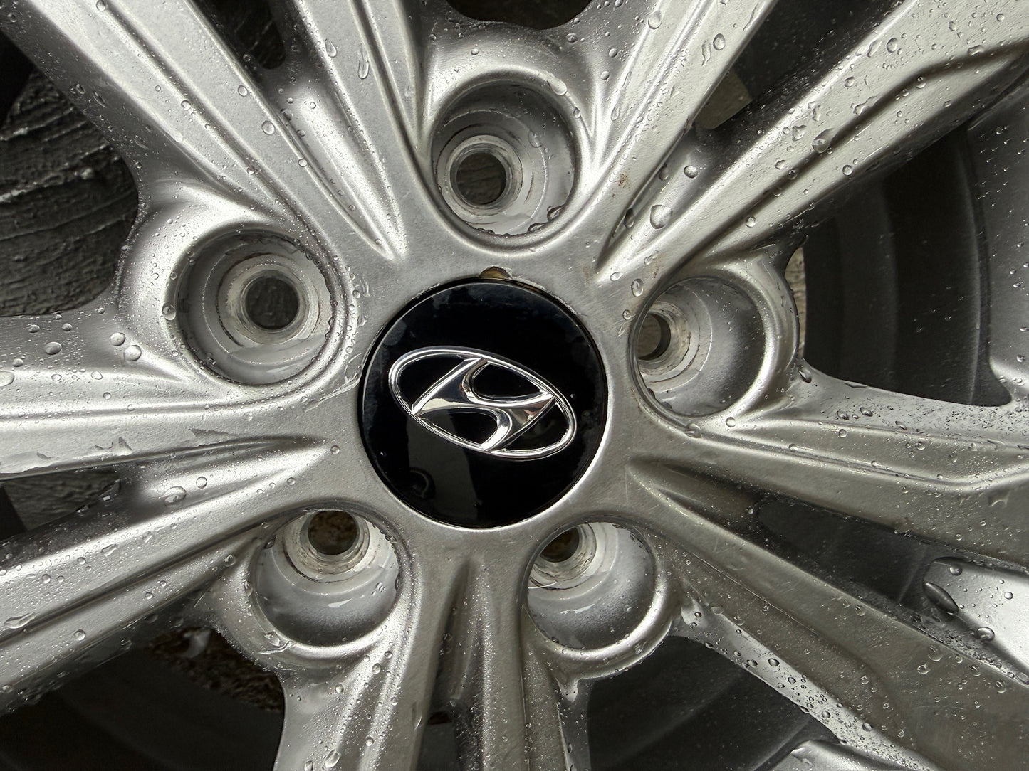Hyundai Elantra 16” Alloy Wheels with Tyres