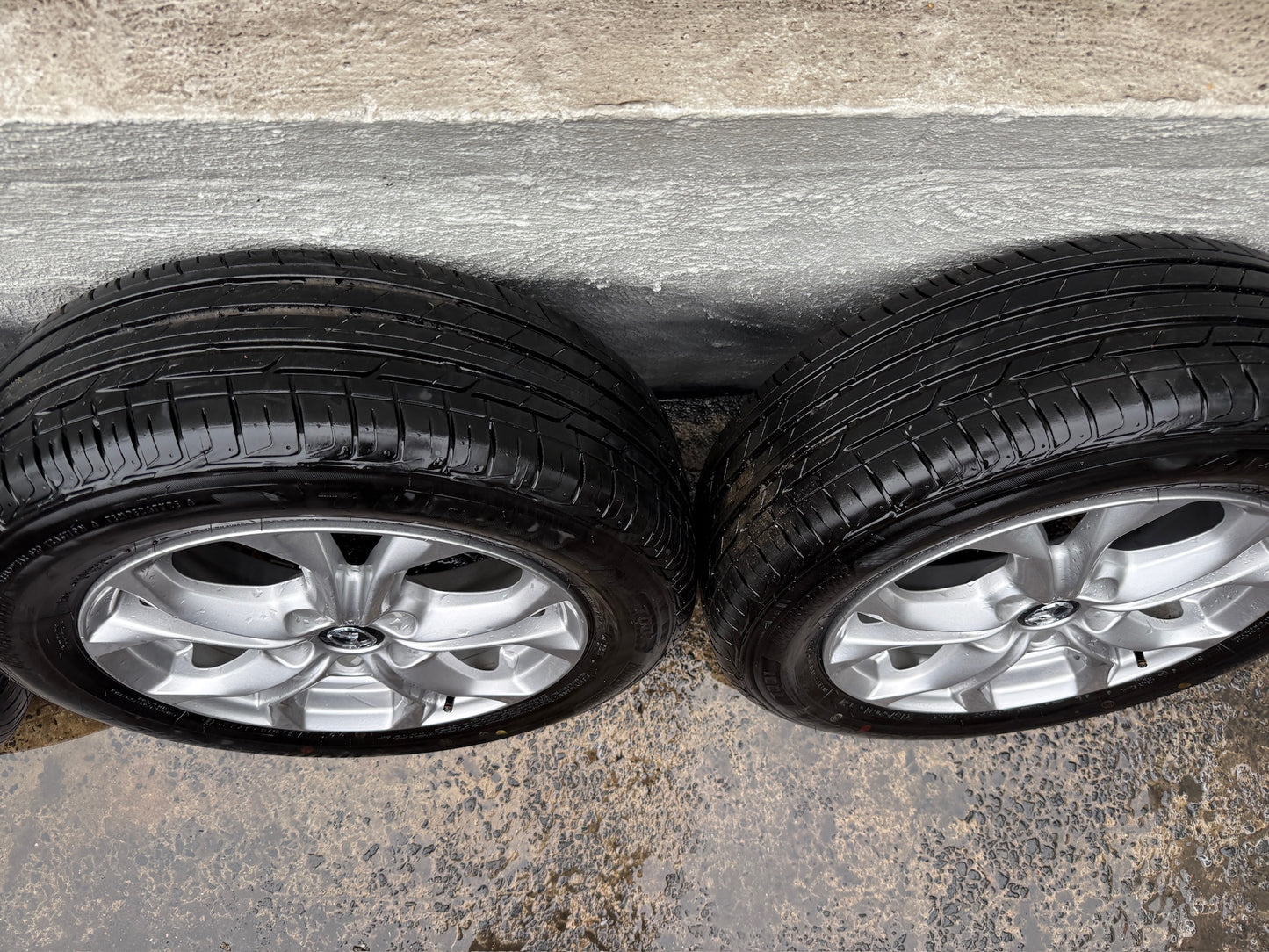 Mazda CX-3 16” Alloy Wheels with Good Bridgestone Tyres.