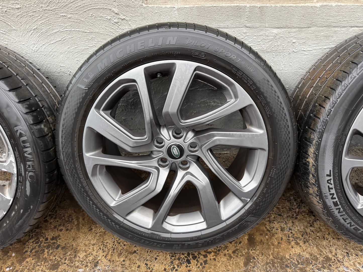 Land Rover Range Rover Sport 21” Alloy Wheels with Good Tyres