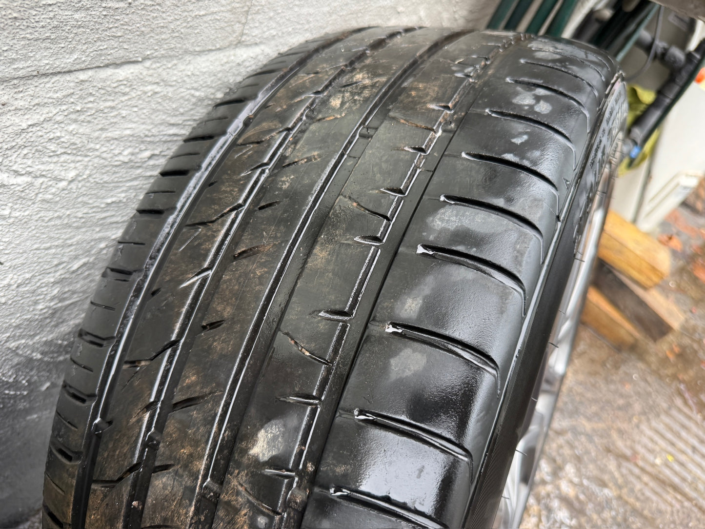 Land Rover Range Rover Sport 21” Alloy Wheels with Good Tyres