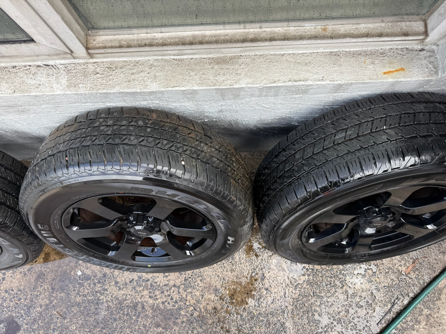King Daytona 5 Stud 18” Black Alloy Wheels with Bridgestone Dueler Tyres