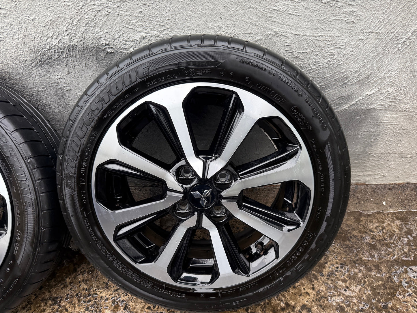 Mitsubishi Mirage 15” Alloy Wheels with Excellent Tyres