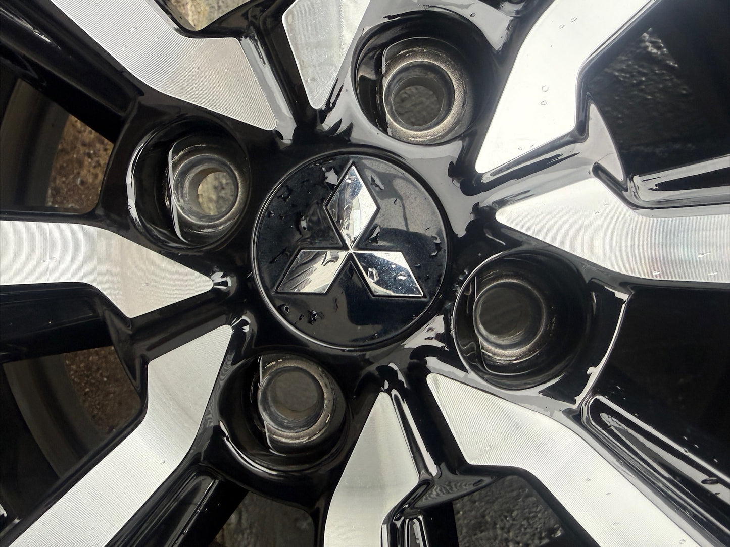 Mitsubishi Mirage 15” Alloy Wheels with Excellent Tyres