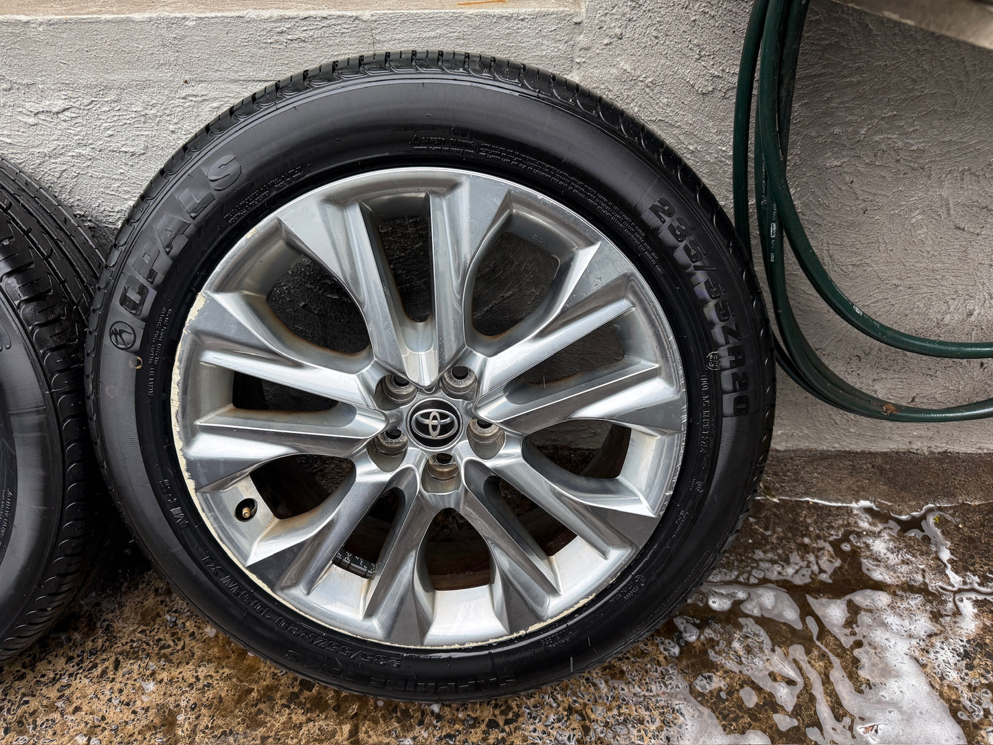 Toyota Kluger 20” Alloy Wheels with Good Tyres