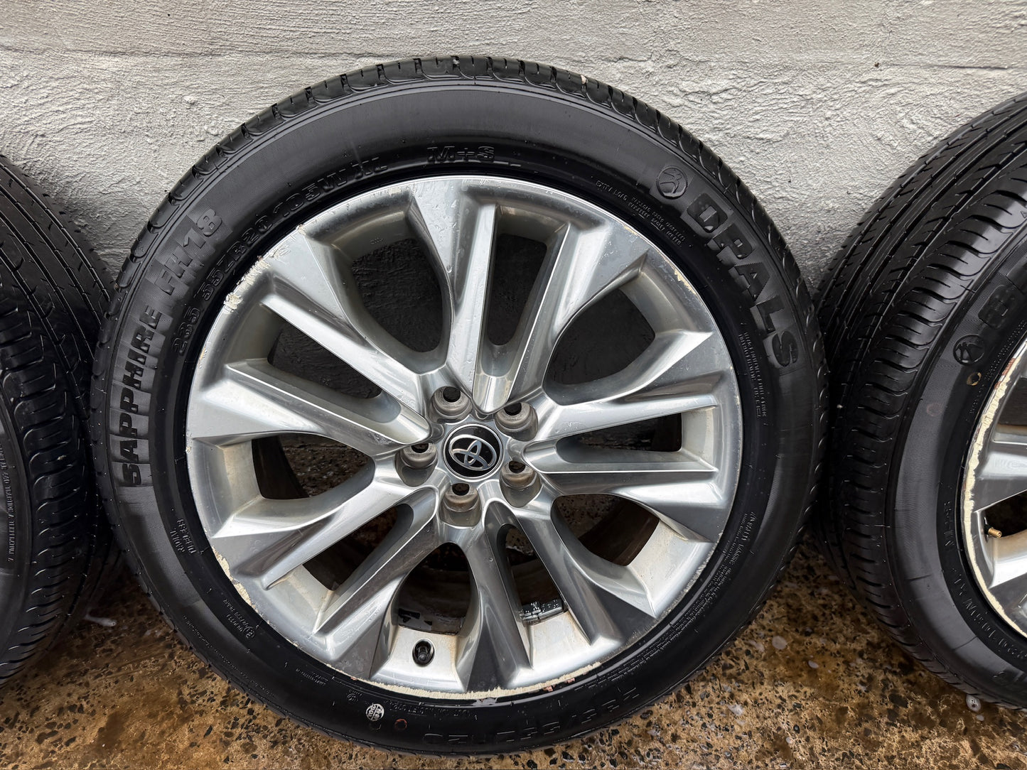Toyota Kluger 20” Alloy Wheels with Good Tyres