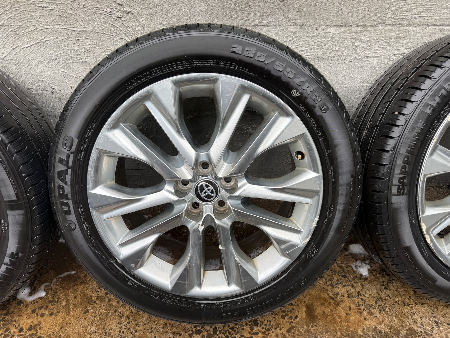 Toyota Kluger 20” Alloy Wheels with Good Tyres