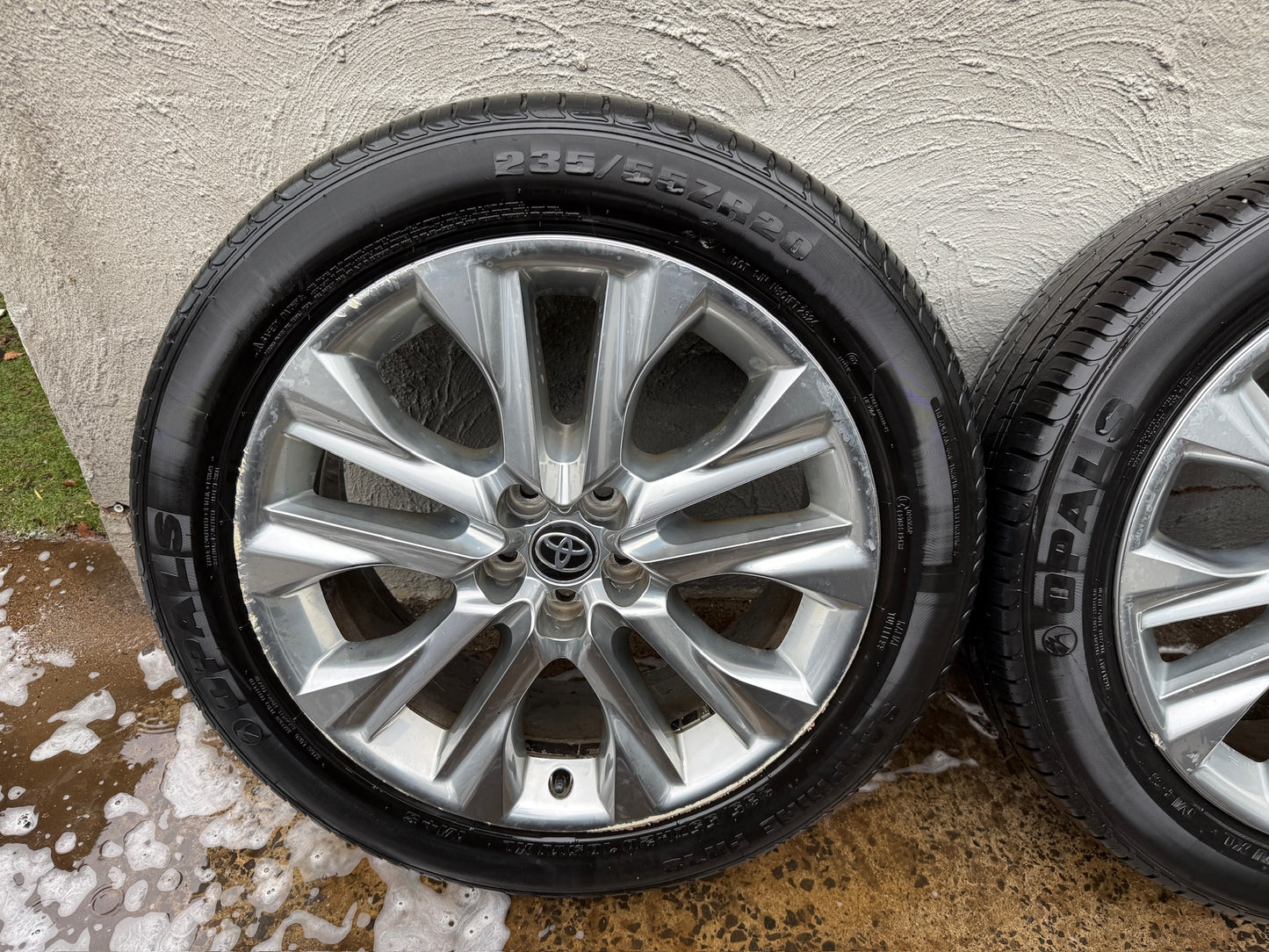 Toyota Kluger 20” Alloy Wheels with Good Tyres