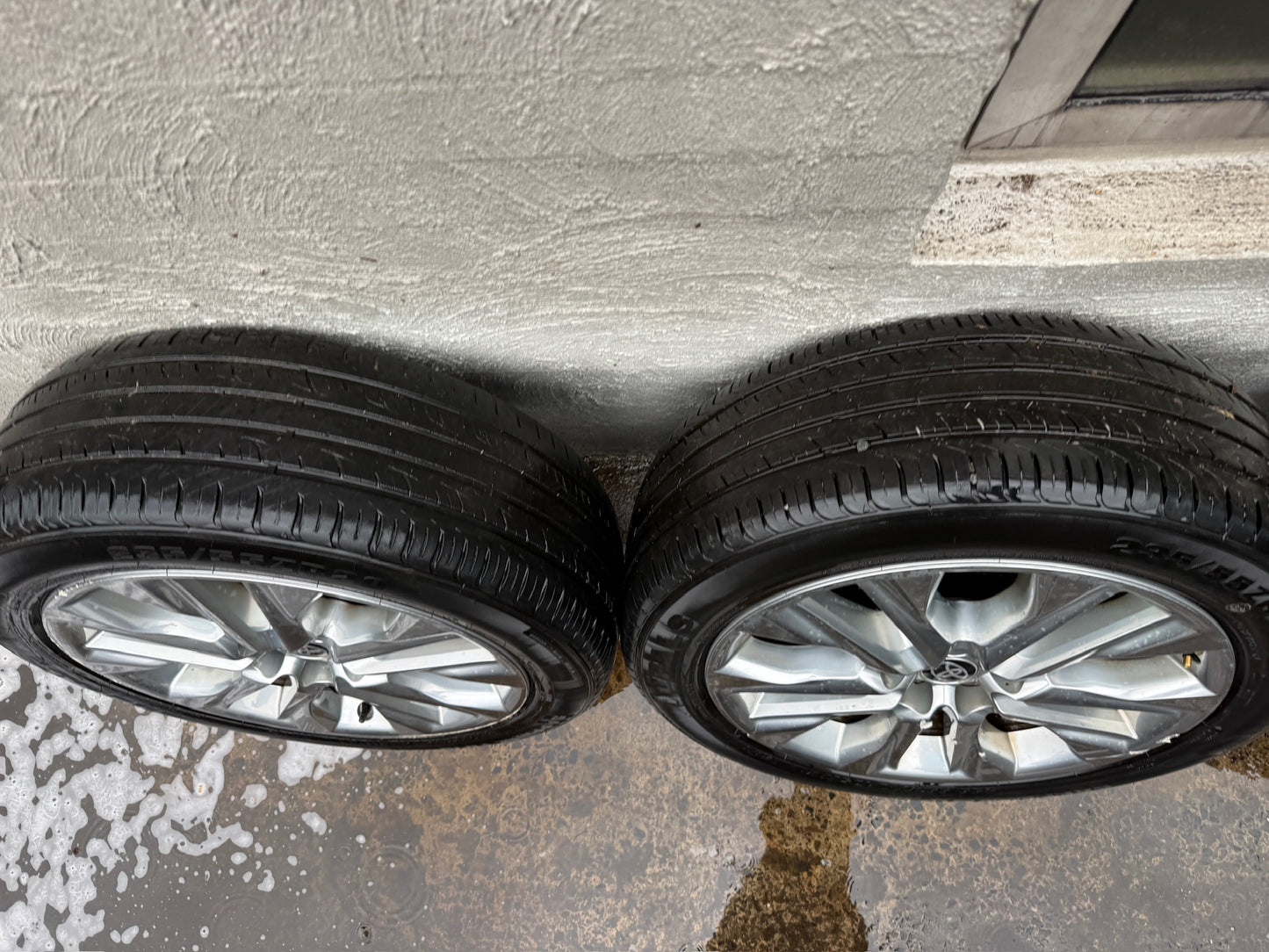 Toyota Kluger 20” Alloy Wheels with Good Tyres