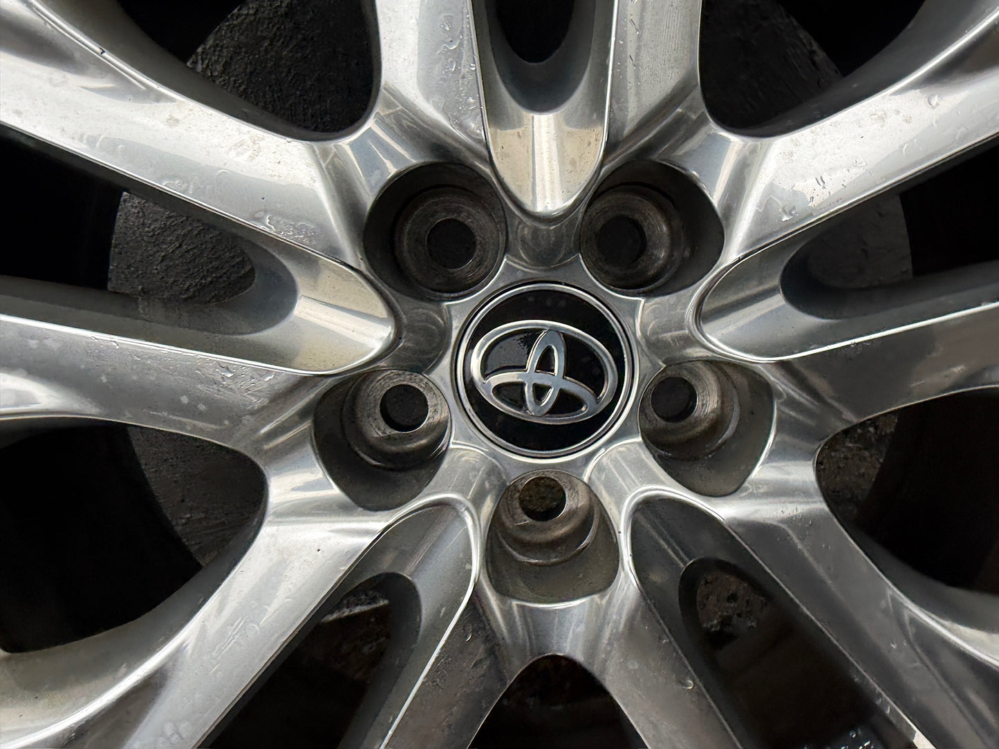 Toyota Kluger 20” Alloy Wheels with Good Tyres