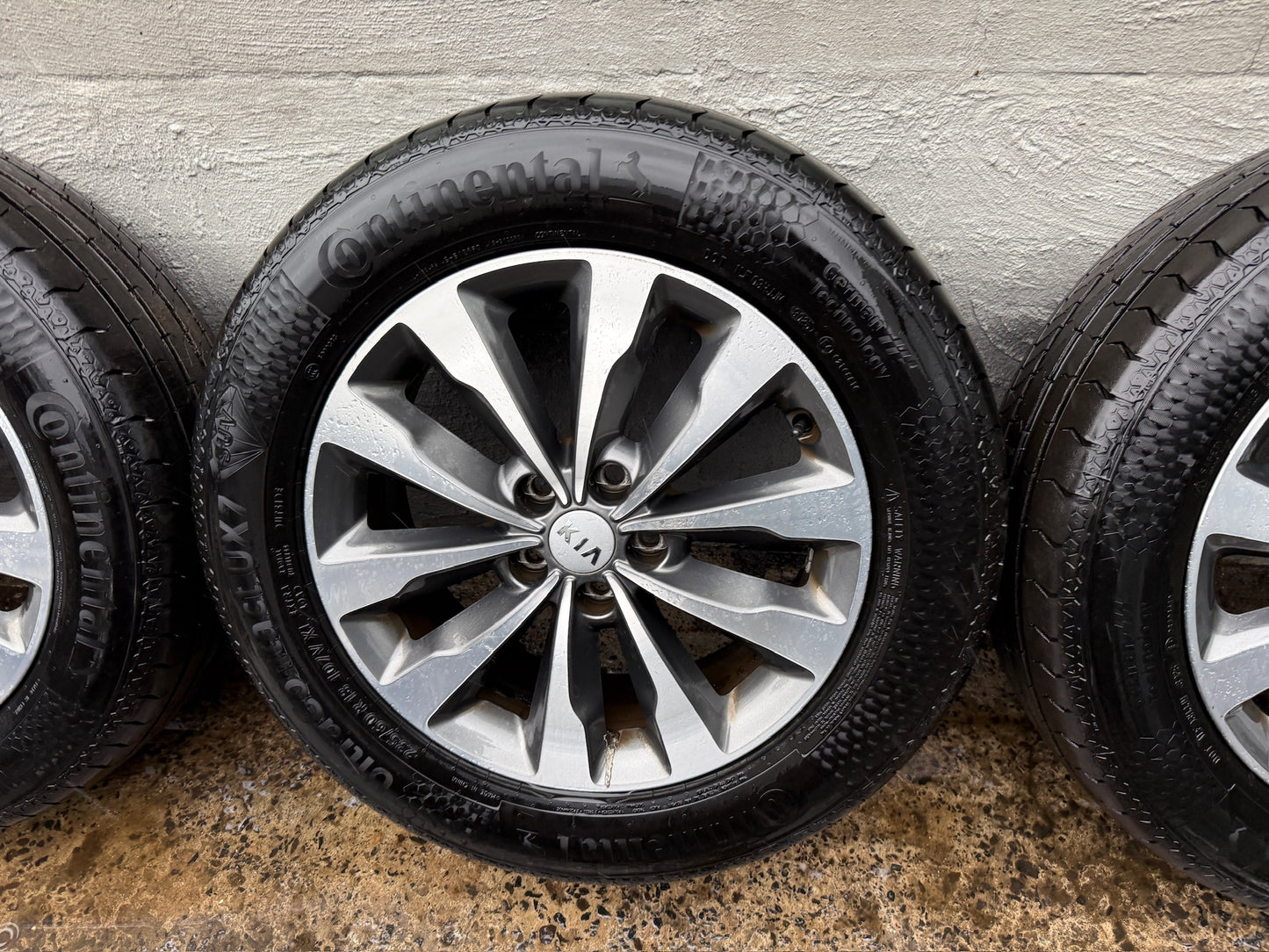 Kia Carnival 18” Alloy Wheels with Good Tyres
