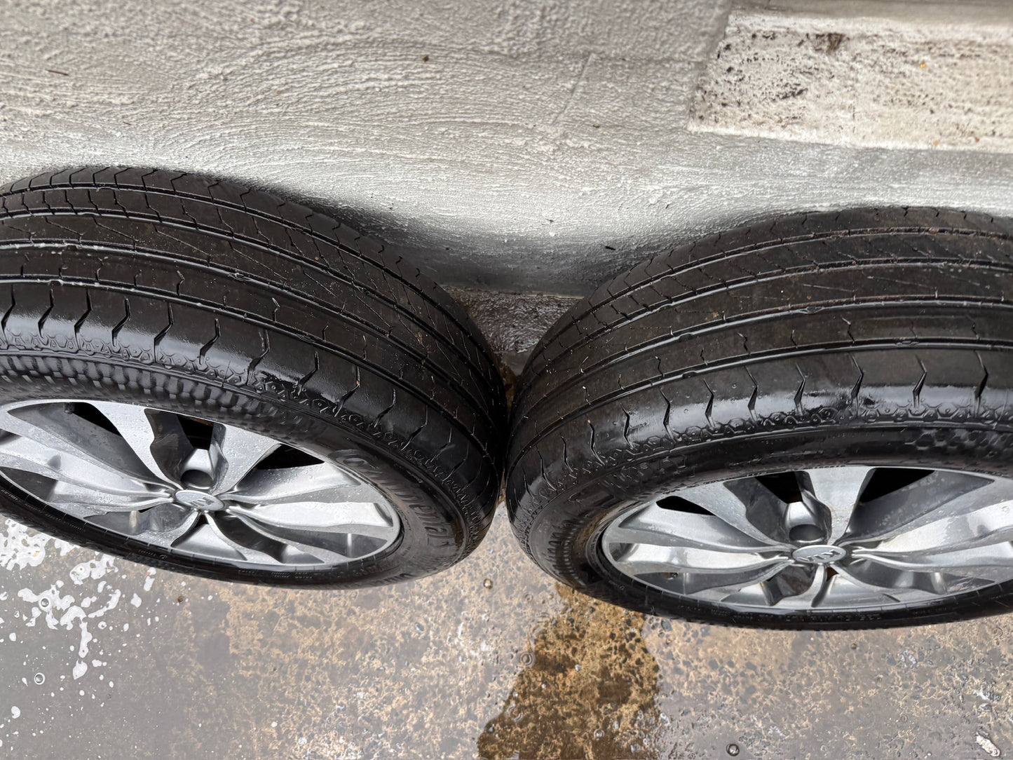Kia Carnival 18” Alloy Wheels with Good Tyres
