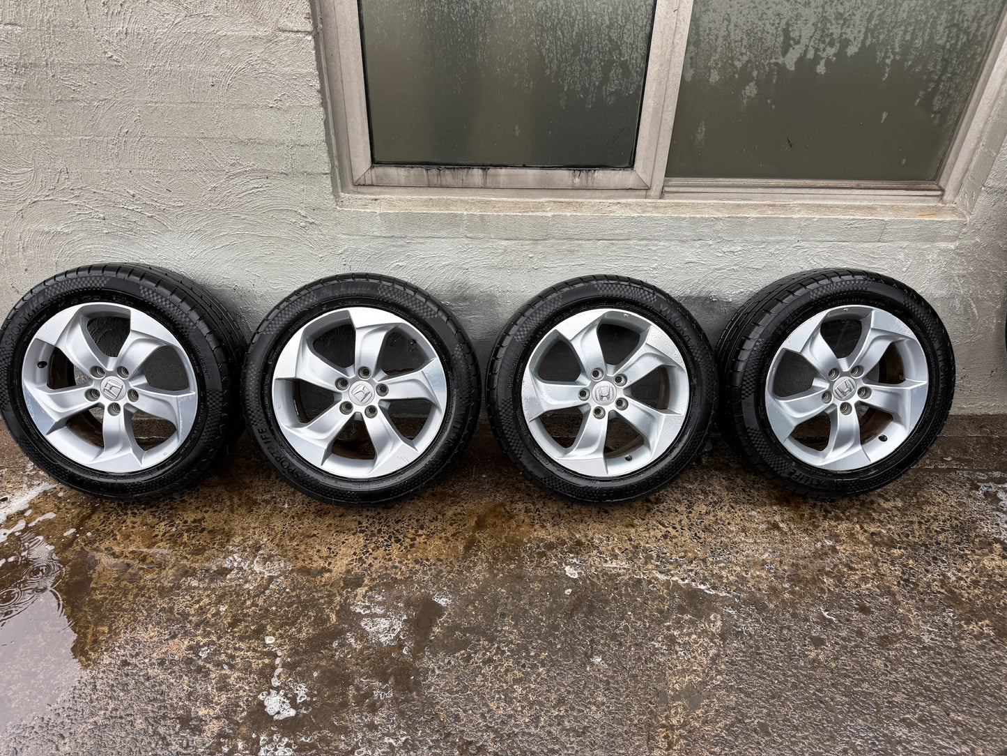 Honda HR-V 17” Alloy Wheels with Good Tyres.